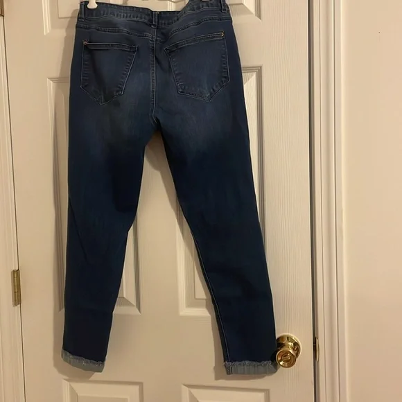 Kensie Jeans slightly fashionably distressed front. Cute fringe hems. SZ 10/30. - Picture 4 of 6